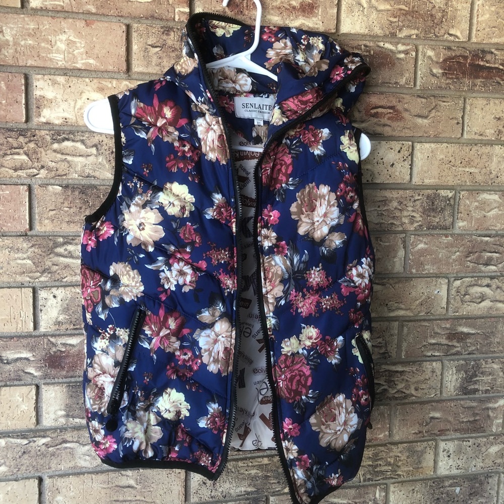 Floral Senlaite hooded puffer vest size S